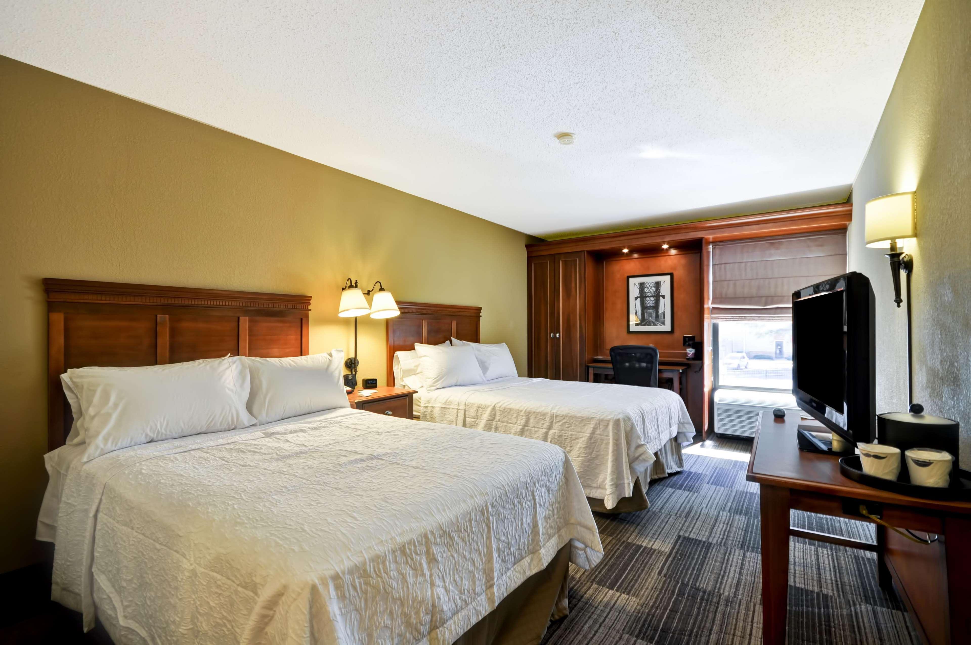 Hampton Inn Memphis Poplar Ngoại thất bức ảnh