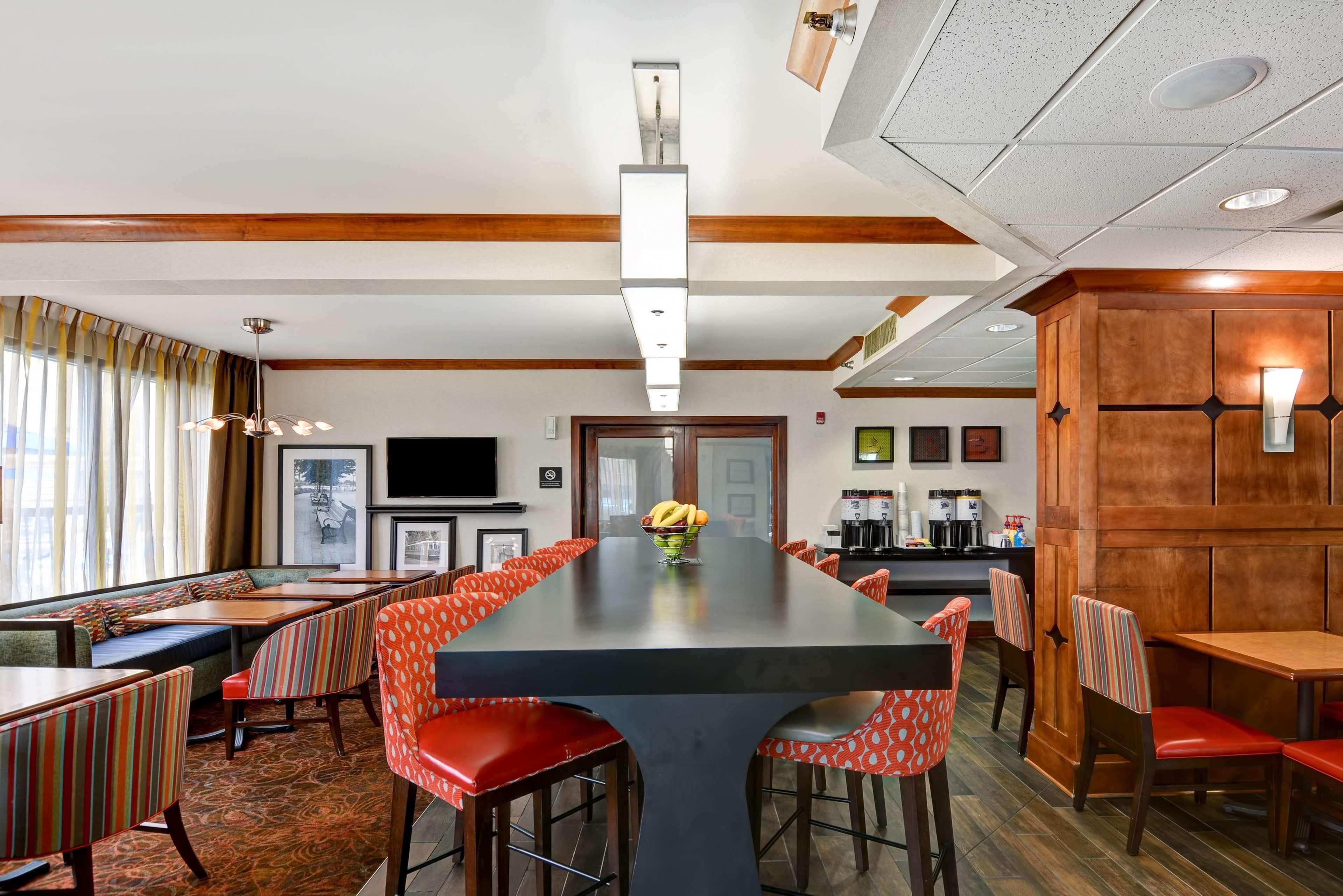 Hampton Inn Memphis Poplar Ngoại thất bức ảnh