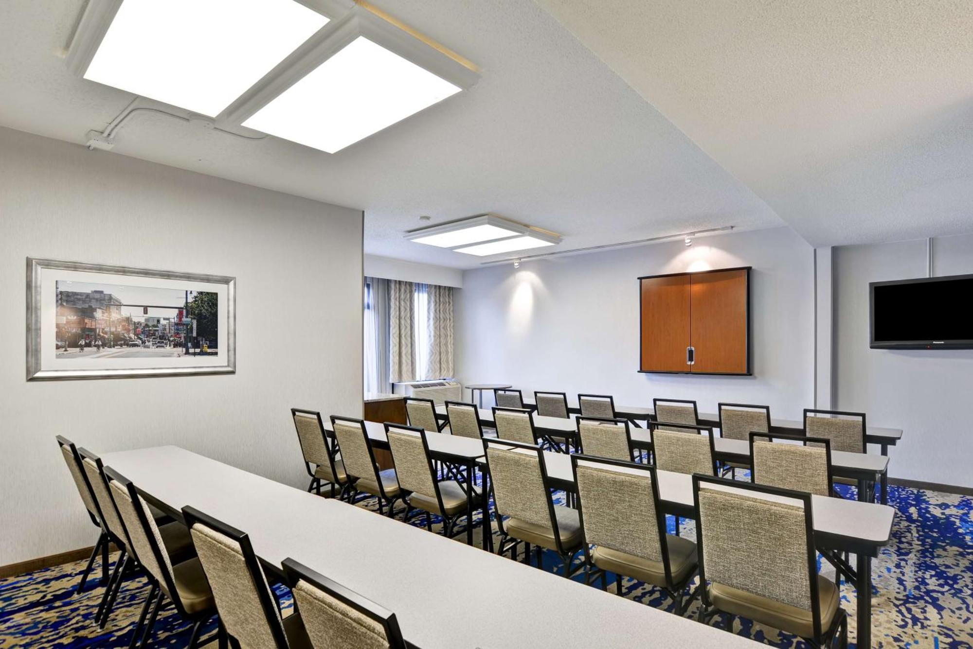 Hampton Inn Memphis Poplar Ngoại thất bức ảnh