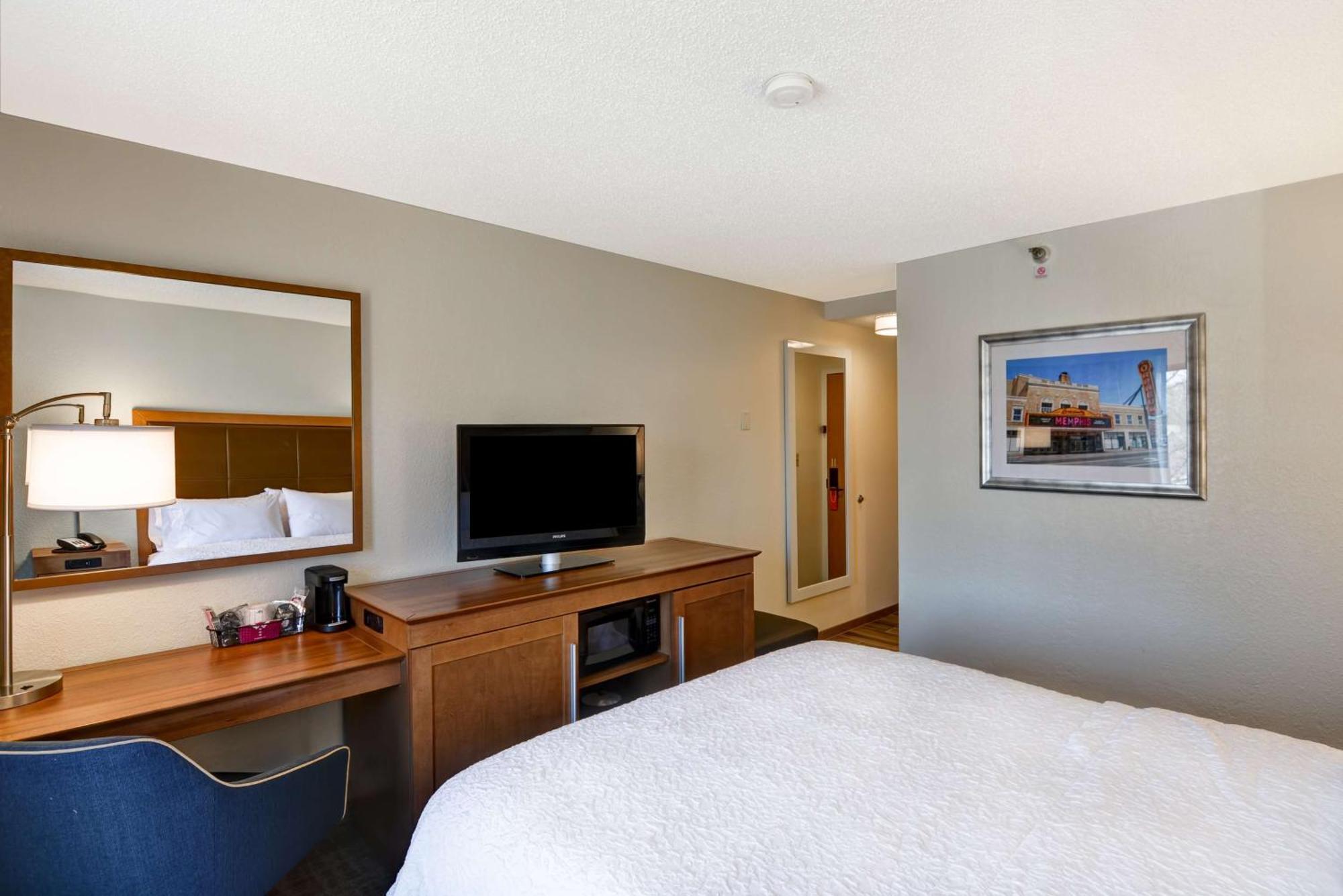Hampton Inn Memphis Poplar Ngoại thất bức ảnh