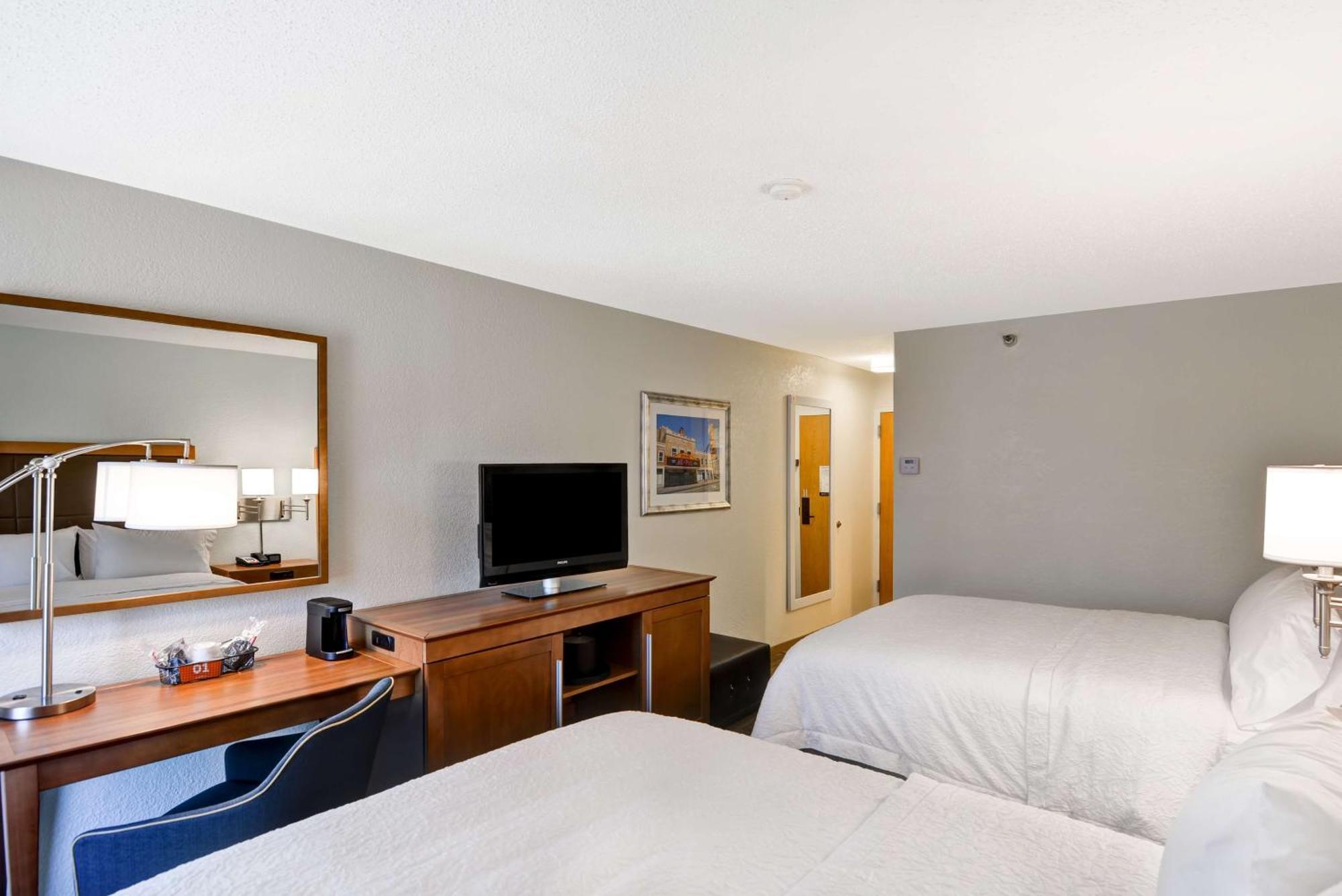 Hampton Inn Memphis Poplar Ngoại thất bức ảnh