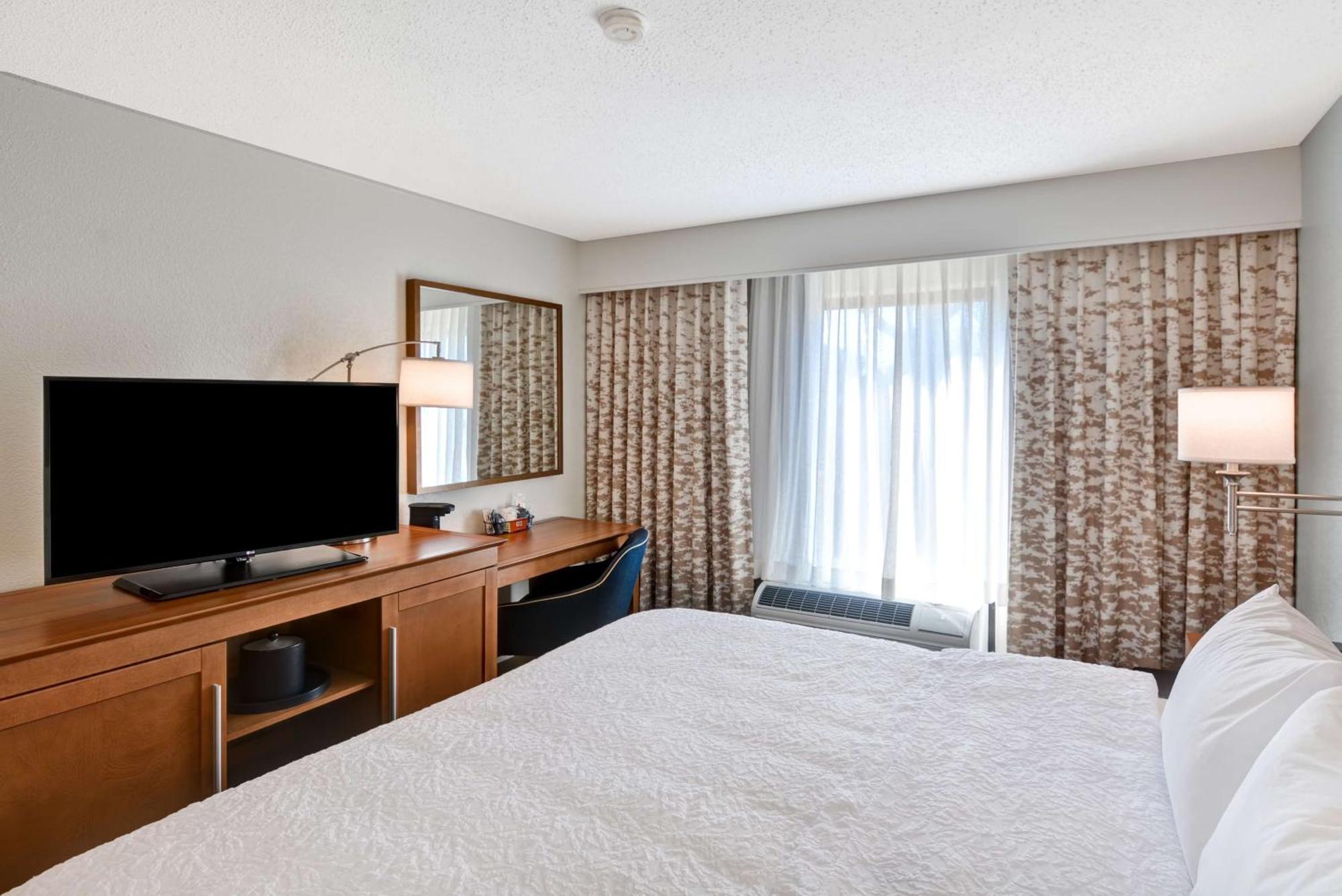 Hampton Inn Memphis Poplar Ngoại thất bức ảnh