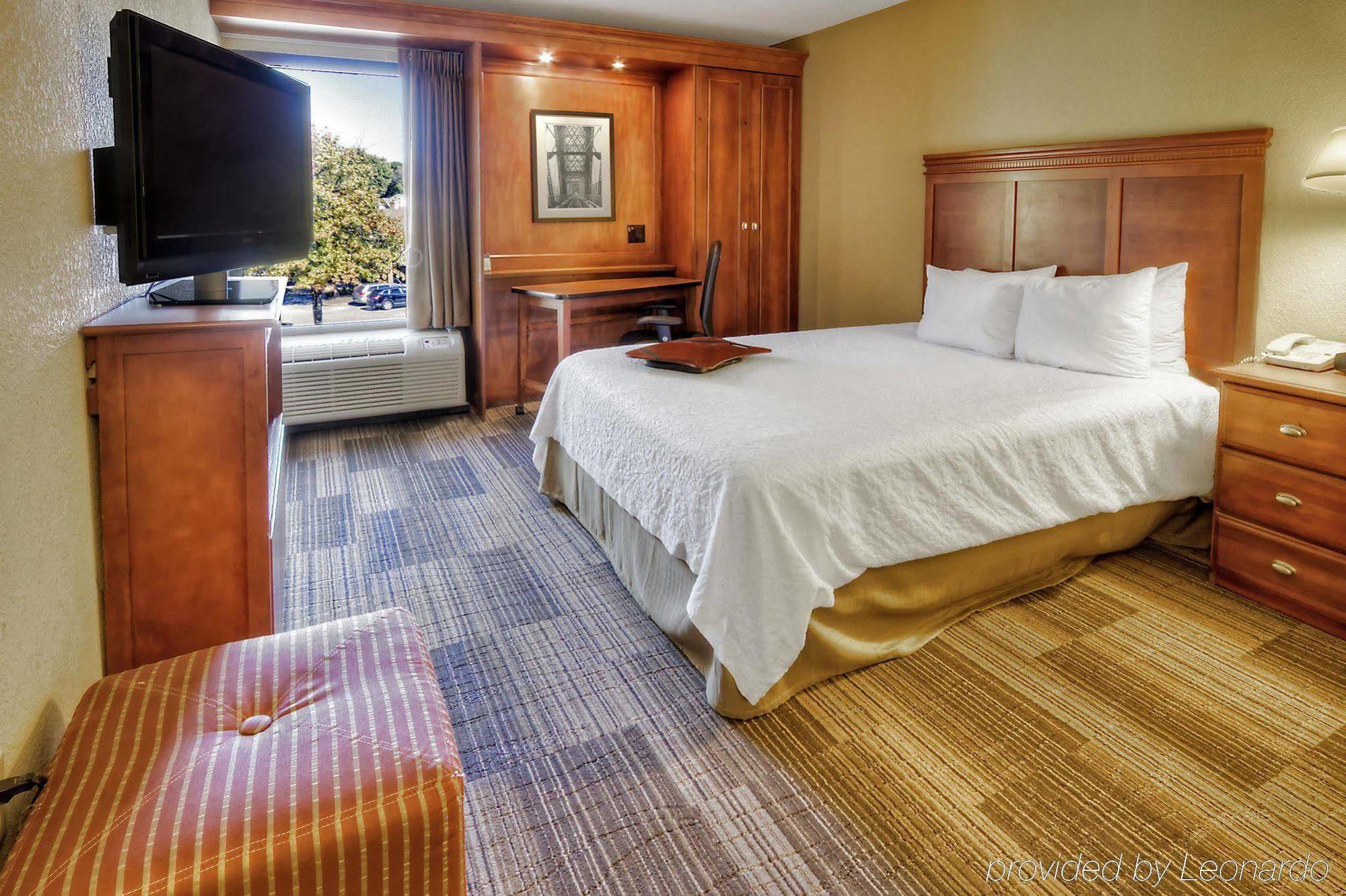 Hampton Inn Memphis Poplar Ngoại thất bức ảnh