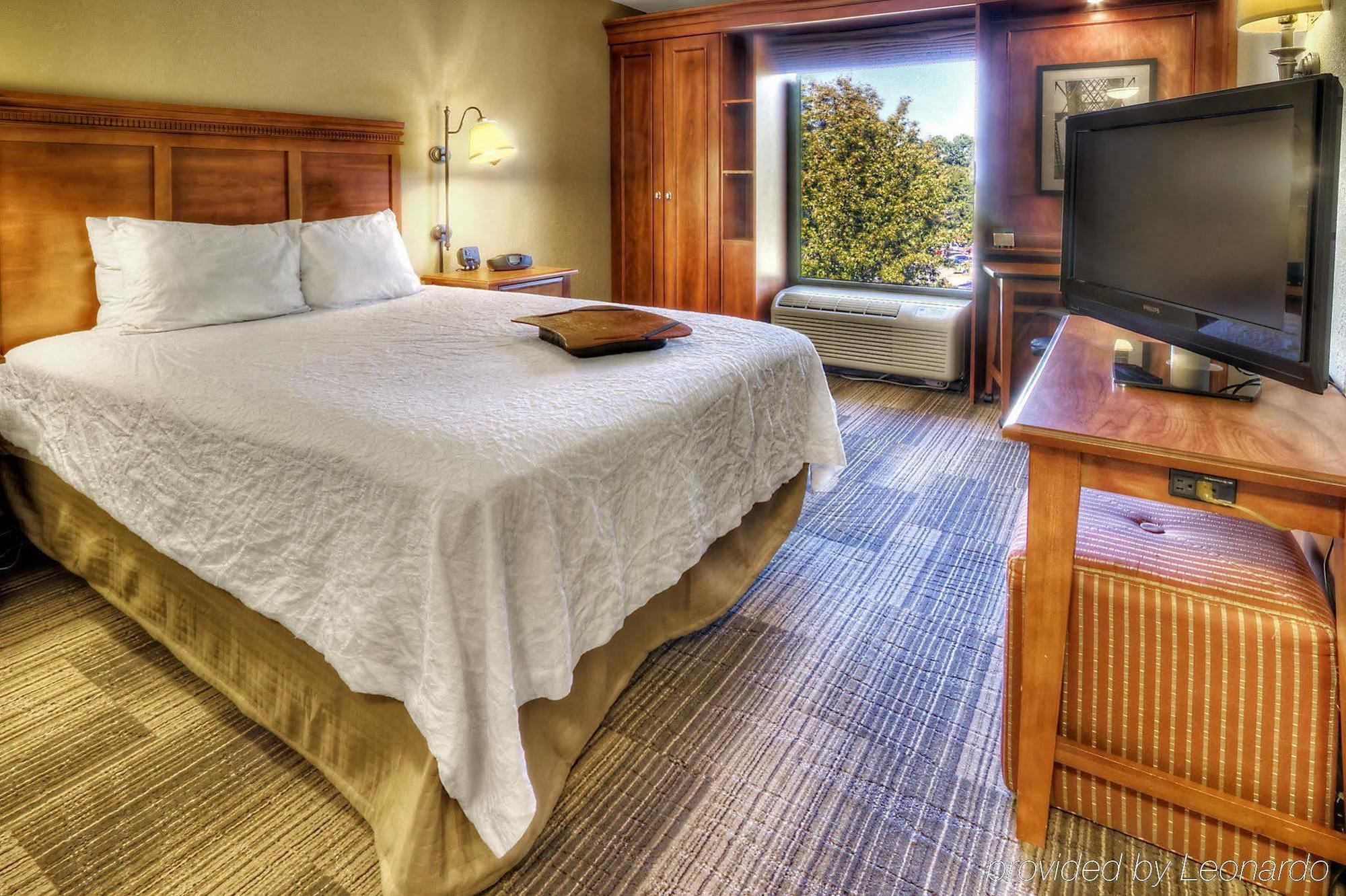 Hampton Inn Memphis Poplar Ngoại thất bức ảnh