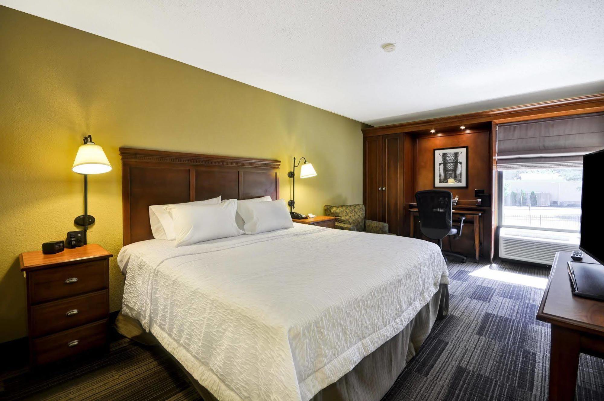 Hampton Inn Memphis Poplar Ngoại thất bức ảnh