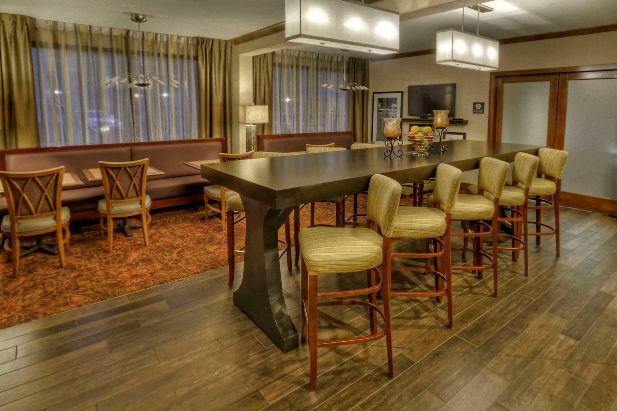Hampton Inn Memphis Poplar Ngoại thất bức ảnh