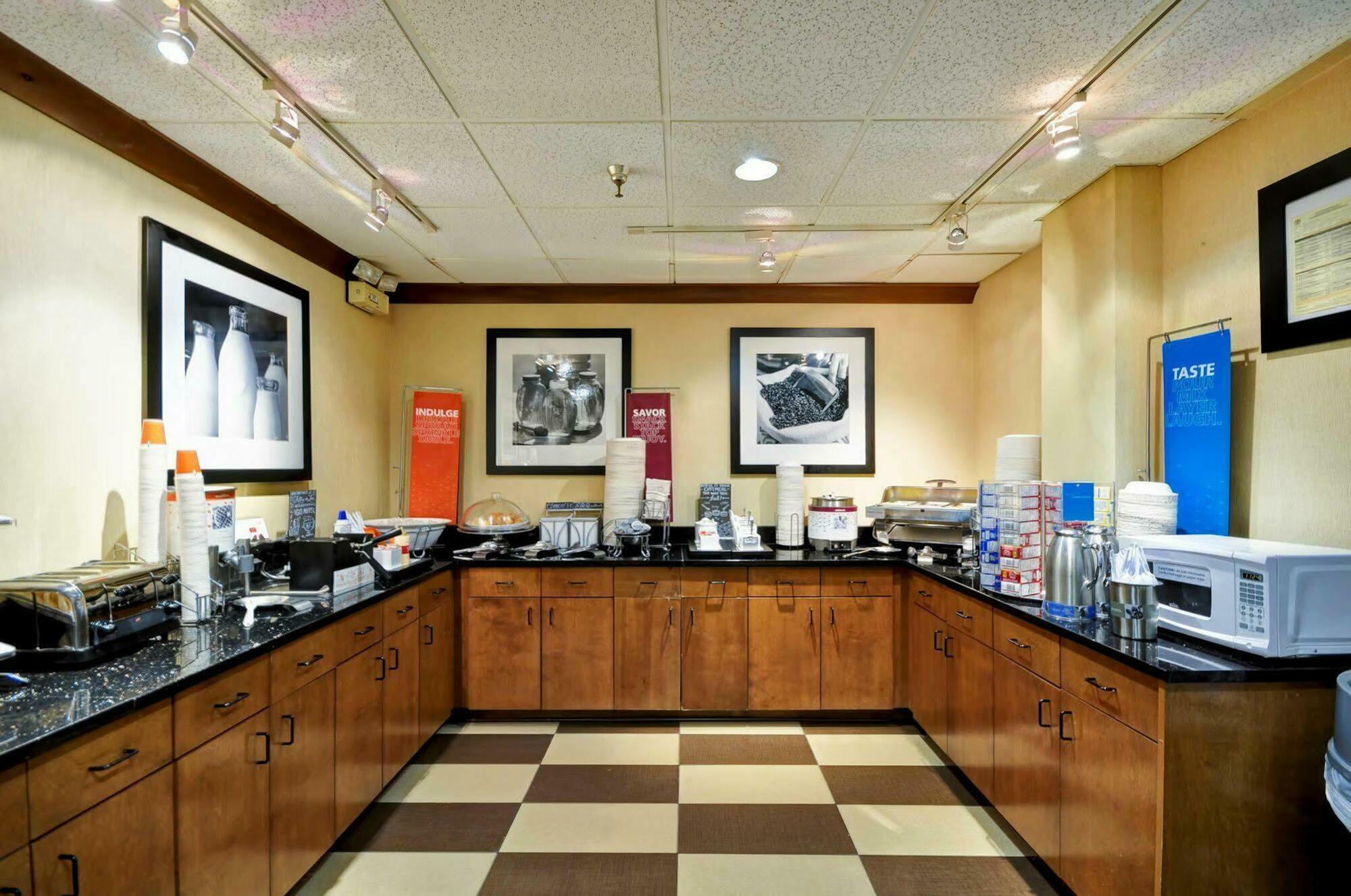 Hampton Inn Memphis Poplar Ngoại thất bức ảnh